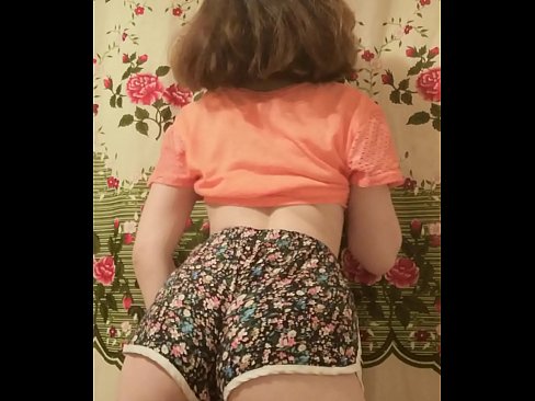 ❤️ Sexy ung babe tar av seg shortsen på kamera ️ Sexvideo ved no.xsexshop.ru ﹏